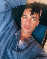 Beat the jet lag… took a selfie. 💖