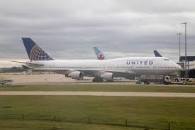 United has a total of 32 boeing 747 in operation. Airplane Art United Airlines Boeing 747 400 At Heathrow Airport Economy Class Beyond