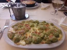 Esta tradición es muy frecuente en italia y otros países como argentina. Noquis Verdes Souffle Gratinados Con Crema Y Queso Picture Of Montecatini Mar Del Plata Tripadvisor
