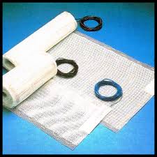 Sie schützt die fliesen vor rissen und brüchen durch spannung und dient der belüftung unterhalb der fliesen. Thermoboden Unter Fliesen Verlegen Fussbodenheizung