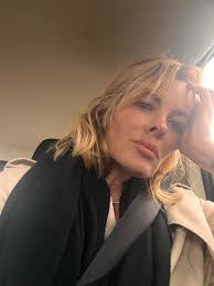 Suzanne Bicknell's Instagram, Twitter & Facebook