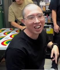 即係咁講可能係我對眼有問題我覺得光頭嘅米師傅同專家dickson 有幾分似JFFT