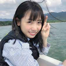 画像に含まれている可能性があるもの 1人以上 子供 空 海 屋外 水 自然 instagram cute photo