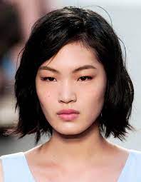 De Jolis Reflets Sur Des Cheveux Asiatiques Coloration Toutes Les Reponses A Vos Questions Elle Cheveux Asiatique Coiffure Carre Court Cheveux