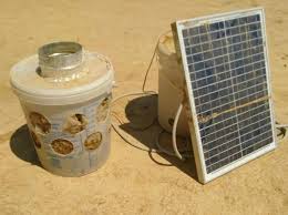 Inspire Du Burning Man Ce Climatiseur Par Evaporation Est Alimente Par Un Petit Generateur Sol Fabriquer Un Climatiseur Climatiseur Solaire Generateur Solaire