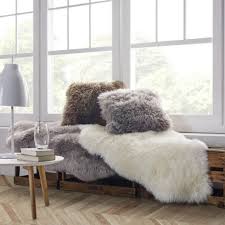 Flauschig Weiches Zierkissen In Silbergrau Gemutlich Und Kuschelig Ikea Bedroom Design Dining Room Table Decor Furniture