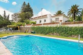 Por sus playas en la famosa costa de la luz, pero también sus montañas en el parque natural de la sierra de grazalema. Casas Rurales En Andalucia Con Piscina Privada Ranking