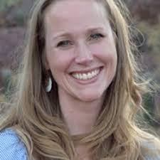 CON GÁI CỦA MỘT MỤC SƯ CƠ ĐỐC DẠY NGƯỜI DO THÁI VỀ SÁCH TIÊN TRI HAY GIẢI  PHÓNG NHỮNG CÁCH BIỆT.