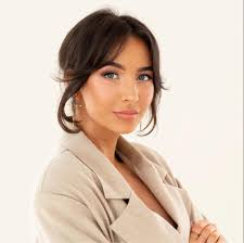 Bursting with beautiful dresses, Elie Saab's Spring/Summer 2014 collection  hit the runway at #ParisFashionWeek yesterday. View the whole collection  here http://bit.ly/Elie-Saab-SS14