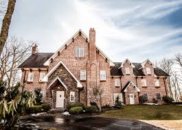 My Jaw Actually Hit The Ground So Beautiful Twickenham House Estate Destination Wedding Venues Unique Wedding Venues Unique Venues