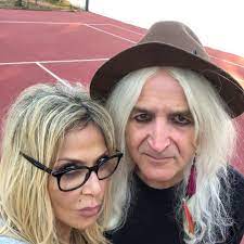 Anna vissi / άννα βίσση anna vissi #tbt :) :* O Nikos Karbelas Me Smokey Eyes Agkalia Me Thn Anna Bissh To Sxolio Ths Korhs Toys Eikones Zwh Iefimerida Gr