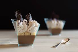 Il tiramisù al cioccolato bianco è una rivisitazione del classico tiramisù che conquista tutti con la sua estrema cremosità, una volta provato è impossibile fermarsi al primo cucchiaino!!! Coccole Di Dolcezza Cremoso Al Cioccolato Al Latte E Namelaka Ivoire