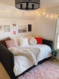 With so many different designs, colors and themes, it can be a challenge choosing the right room decor for your teen girl. Teen Girl Bedroom Essentials A Complete Checklist She Gave It A Go