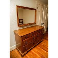 Discover ethan allen's top bedroom furniture pieces, and enhance your bedroom with the best new styles. 1960s Ethan Allen Maple Bedroom Dresser And Mirror A Pair Chairish