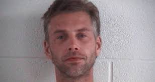 Jeune, je métais intéressé au séducteur et tueur en série charles sobhraj. Une Jeune Femme Echappe A Un Tueur En Serie Tueurs En Serie Org