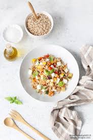 Ingredienti 200 g di farro 6 asparagi 1 peperone parmigiano reggiano allegro 18 mesi sale, olio, pepe Insalata Fredda Di Farro Con Verdure E Mozzarella La Tana Del Coniglio