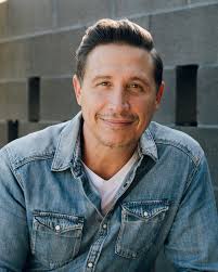 Kevin Suits's Instagram, Twitter & Facebook