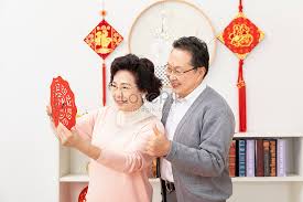 Whenever grandma sees the purple flowers, her smile grows wide—like the mississippi river. Grandpa And Grandma Look At The Window Flowers Together Photo Image Picture Free Download 501139974 Lovepik Com