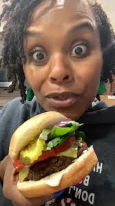 Saturday night = great night for a cheeseburger!! I used violife cheese ❤️  #vegan #tabithabrown #fyp