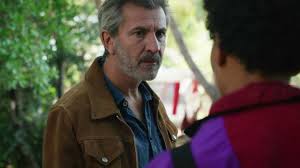 Il en fera pendant dix piges, et arrêtera en même temps que sa carrière de comptable, morte dans l'œuf. Un Si Grand Soleil En Avance Resume De L Episode Du Vendredi 25 Decembre 2020 Spoilers News Series A La Tv Allocine