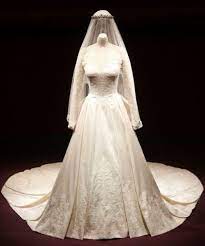 Kate Middleton S Wedding Dress Cost More Than 400 000 See It Up Close Starting Today Kate Middleton Wedding Dress Royal Wedding Dress Wedding Dress Cost