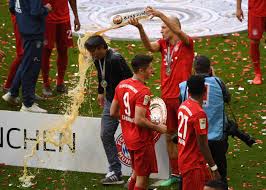 Nahezu unbedrängt konnte der weltfußballer die kugel annehmen und sie. Bayern Munchen Feiert 29 Meistertitel