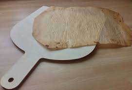 Besitzer Eines Pizzasteins Kennen Das Leidige Problem Wenn Man Aufwendig Seine Pizza Belegt Hat Und Diese Nicht Heil Von Der Piz Pizzastein Pizza Pizza Backen