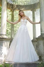 Deshalb sollte dieser tag bis ins kleinste detail geplant werden. Brautmode Brautkleider Fur Bonn Hochzeitskleider Mit Stil