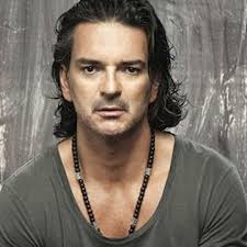 Stream Edwin Caceres