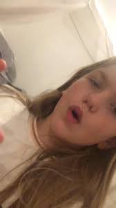 Flora Evans (@flora_evans)