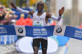 His run broke the previous world record by 1 minute and 18 seconds. Weltrekorde Im Herren Marathon Marathonzeiten