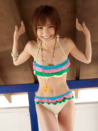 篠田麻里子の水着・食い込みショット: 懐かしのアイドル水着☆スクラップ