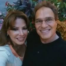 Liz and I wish ALL of you (Americans) a Happy Thanksgiving from Europe!  We'll be home in a week for our delayed Turkey Day dinner! Be  thankful...WE'RE thankful!!