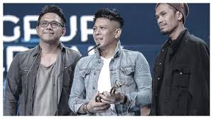 Download walau habis terang lagu lirik online on joox app. Chord Gitar Lagu Walau Habis Terang Noah Kunci Dasar Mudah Dimainkan Tribunnews Com Mobile