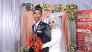 Misalnya, menyakinkan pasangan untuk menikah, menyiapkan dana menikah, mendapatkan restu dari kedua orang tua hingga dengan lily dan gaun nikah , maksudku. Populer 3 Kisah Kontroversial Orangtua Nikahi Anak Angkatnya Sendiri Ada Figur Legendaris Hollywood Tribunnewsmaker Com