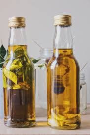 Huile D Olive Parfumee A L Ail Et Au Basilic Camillezole