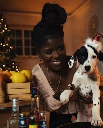 A yolanda tati, que nasceu em angola e veio para portugal aos três anos, é engenheira, dona de, como ela diz, uma jazz guest house (se bem que não por muito mais tempo). 6 Pkpnx0mxdnym