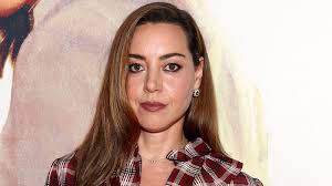 Aubrey Plaza Habla Sobre el Suicidio de su Esposo y su Lucha Diaria - Imagen principal del artículo