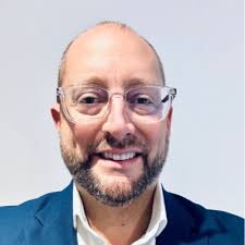 Congratulations to our very own Lukas Ryan for receiving the Newcomer Head  of Business award from Retailer of the Year, presented by BMW UK Sales  Director, Debbie McIntosh.