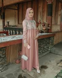 Memasuki bulan puasa, ibu hamil akan dihadapkan pada pilihan yang sulit. 8 Inspirasi Kebaya Modern Untuk Ibu Hamil Cantiknya Makin Terpancar