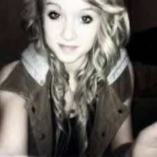 Beth Parton's Instagram, Twitter & Facebook