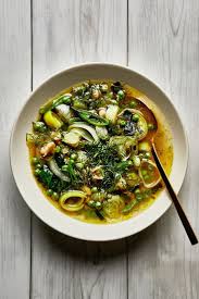 Green Minestrone Is Here To Justify Your Spring Farmers Market Splurge Cuisine Vegetarienne Souper Bon Appetit