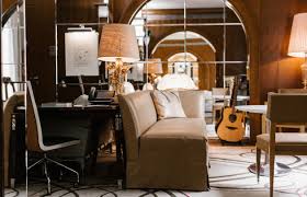 There are 3 restaurants on site, as well as a coffee shop/café and a snack bar/deli. Le Royal Monceau Raffles Paris Fremdenverkehrsamt Paris