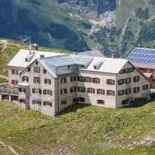 Im frühjahr startet dann der neubau der hütte. Neubau So Wichtig Ist Das Waltenberger Haus Fur Das Allgau Kempten Oberallgau B4b Schwaben