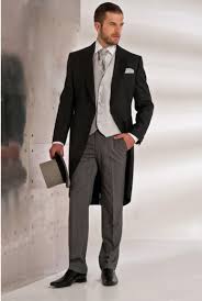 La location de costume est possible uniquement dans notre boutique située en presqu'île de lyon officiel boutiques propose depuis plus de 30 ans des costumes de cérémonie, de mariage, de. Jaquette En Location Lesli Mariage