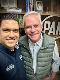 Disfrutando de este maravilloso encuentro con mis amigos: René Bejarano,  Hiram Ortega, Aresvy Medina, Miguel Ángel Sosa y Edith Ortega, aliados  firmes de la transformación de este gran país. Las coincidencias son