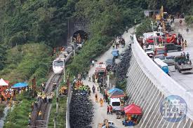 On 2 april 2021, a taroko express train operated by the taiwan railways administration derailed in hualien county, killing at least 51 people and injuring more than 150 others. Rtwidt 2iuitvm