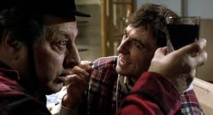 Bernie, simple d'esprit, sort de l'orphelinat pour tenter de retrouver ses parents. Bernie Film 1996