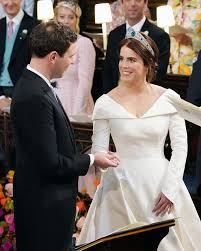 How Does Princess Eugenie S Wedding Dress Compare To Sarah Ferguson S Gown Royal Wedding Dress Eugenie Wedding Princess Eugenie Jack Brooksbank