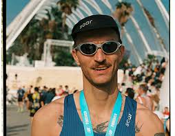 Valencia Film Prosjekter :: Photos, videos, logos, illustrations and  branding :: Behance